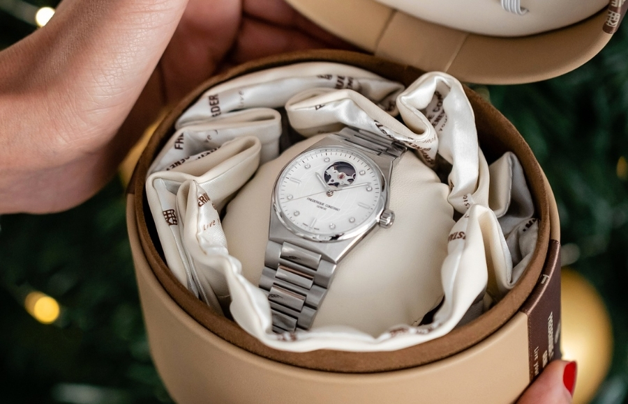 Kính Sapphire Có Bị Trầy Không? Giải Đáp Chi Tiết và Cách Bảo Vệ