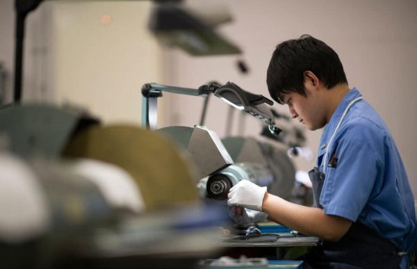 Sallaz Polishing – Nghệ thuật đánh bóng đỉnh cao trong chế tác đồng hồ Nhật Bản