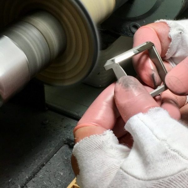 Sallaz Polishing – Nghệ thuật đánh bóng đỉnh cao trong chế tác đồng hồ Nhật Bản