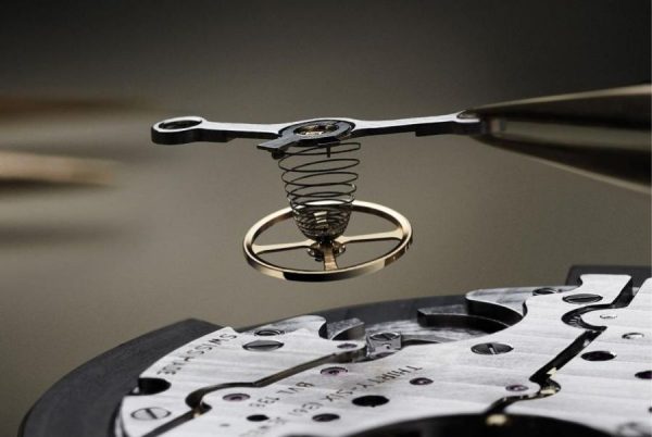 Đồng hồ Hand Winding – Thú chơi lên dây cót bằng tay đầy thú vị