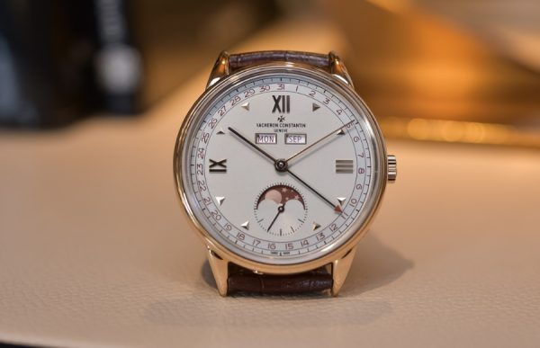 Triple Calendar – Vẻ đẹp cổ điển của lịch ba chức năng