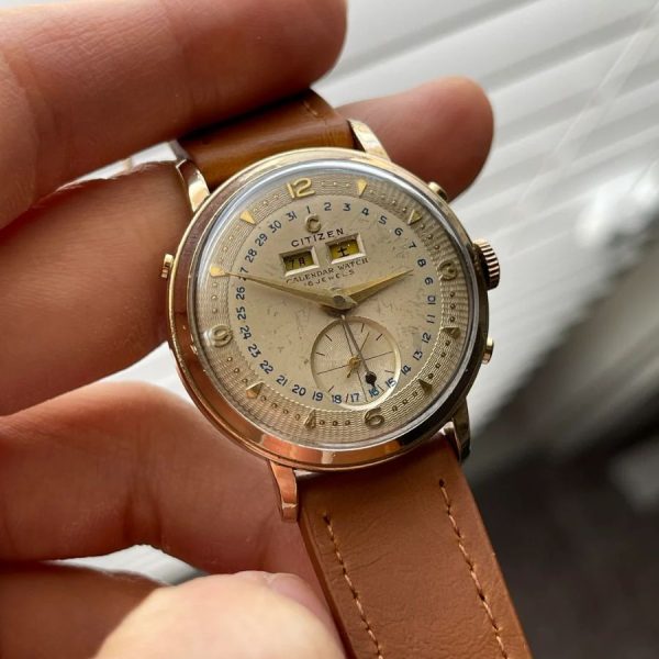 Triple Calendar – Vẻ đẹp cổ điển của lịch ba chức năng