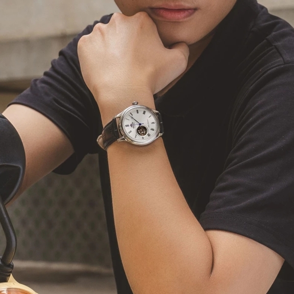 Đồng Hồ Orient Caballero: Đánh Giá Chi Tiết “Quý Ông Cổ Điển” Của Thương Hiệu