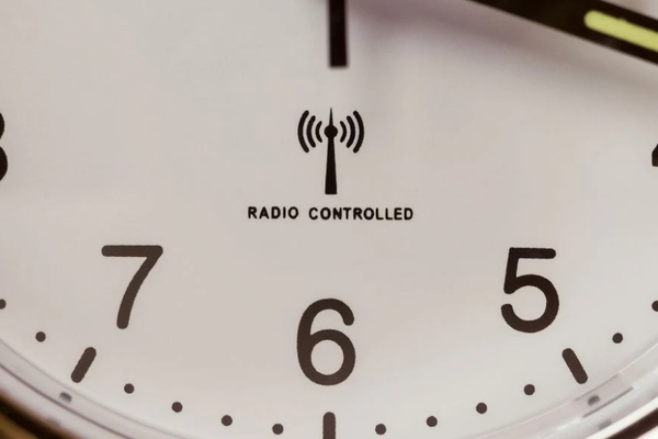 Đồng hồ Radio là gì ? Sự chính xác gần như tuyệt đối