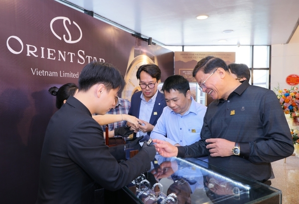 Orient Helios – Tuyệt tác khiến thần mặt trời thức giấc ngay trên cổ tay bạn