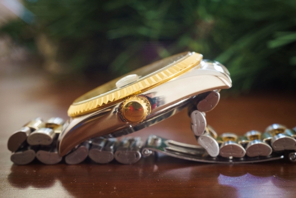 Orient Oyster Day Date – Sức hút không thể chối từ