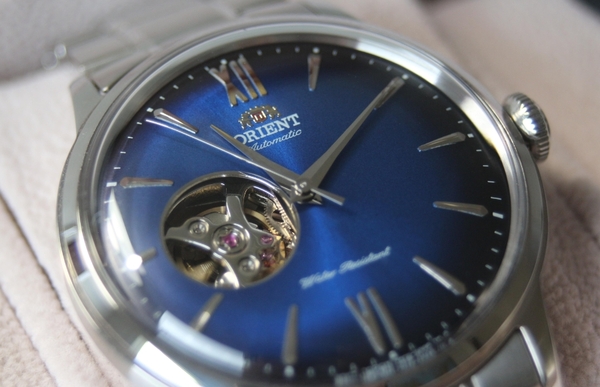 Orient Helios – Sự kỳ ảo của mặt số chuyển sắc